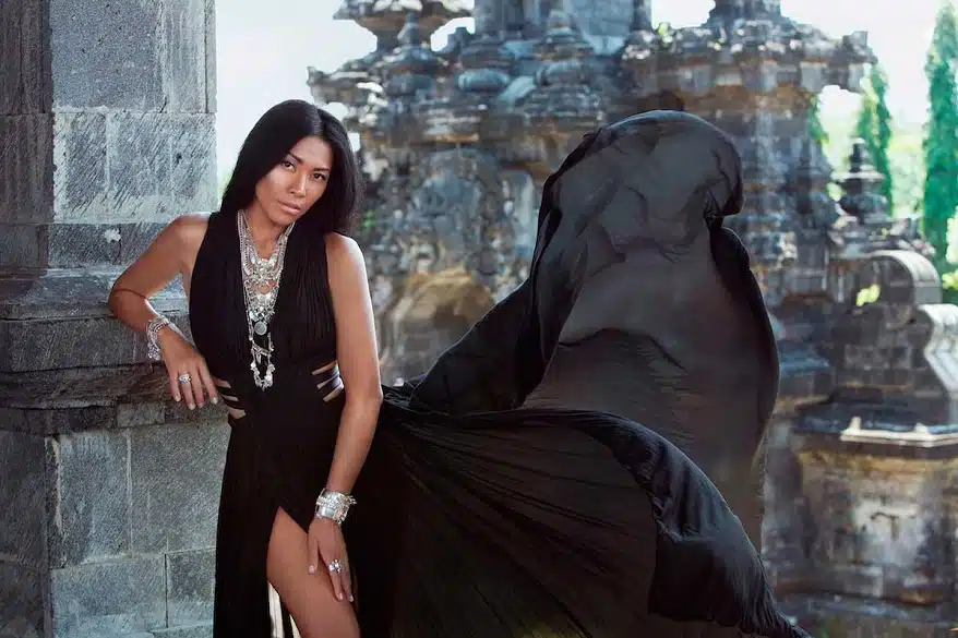 Anggun-Statue